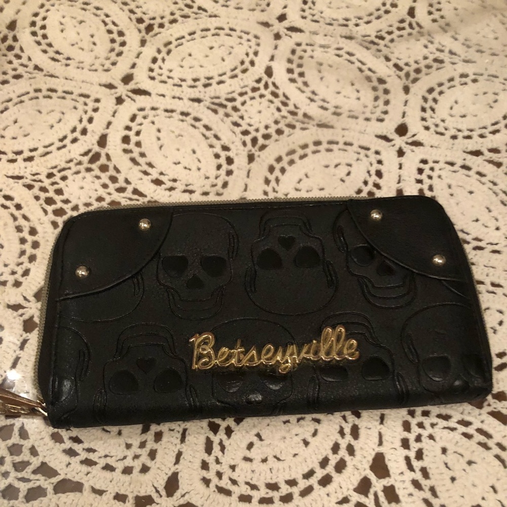 Betseyville wallet